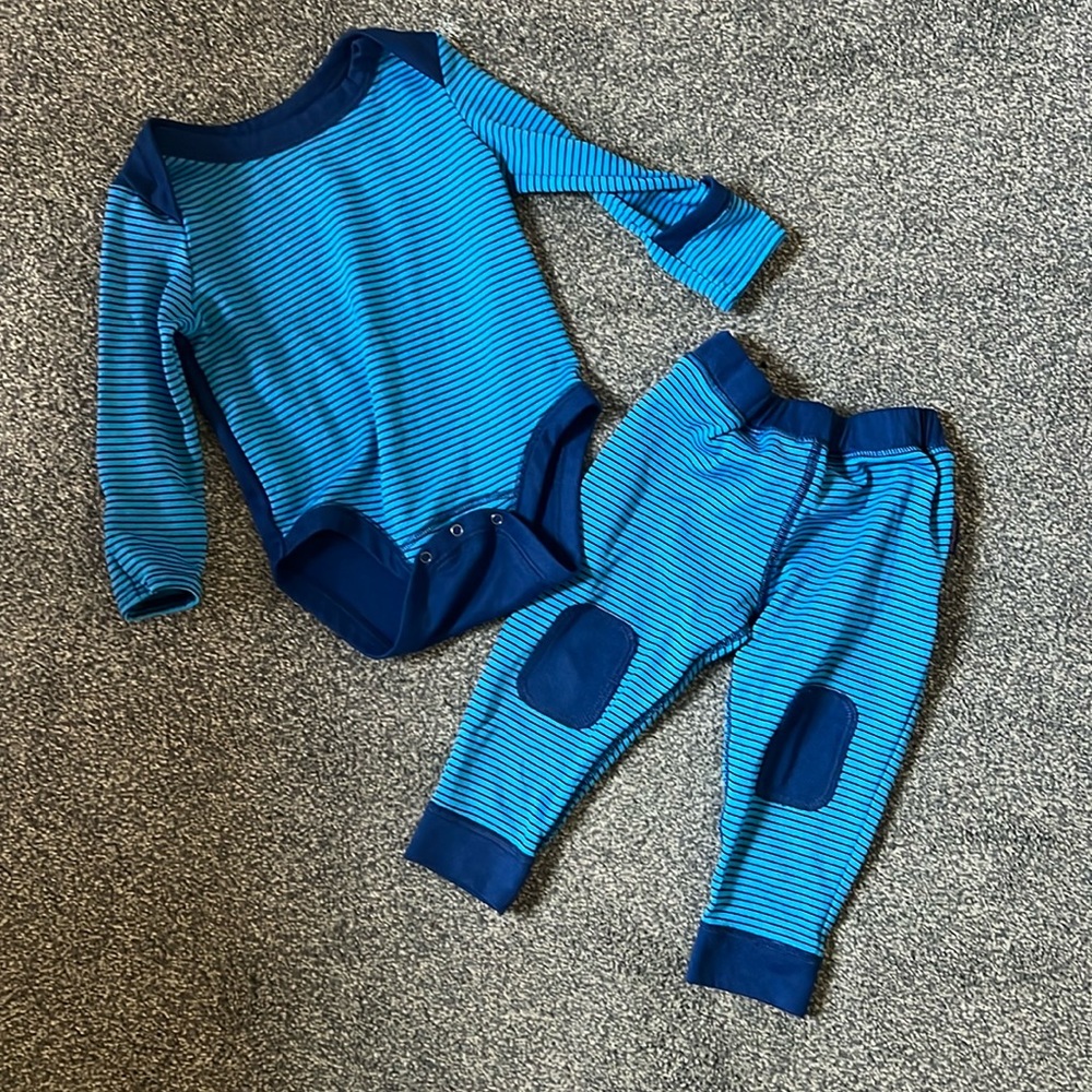 Patagonia Infant Capilene Midweight Set 12-18month runs large
